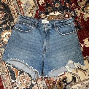Abercrombie and Fitch 4" high rise Mom Short 31/12